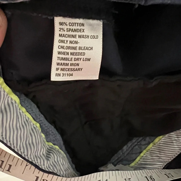 Crown and ivy navy Capri pants. Size 6 - Picture 7 of 11
